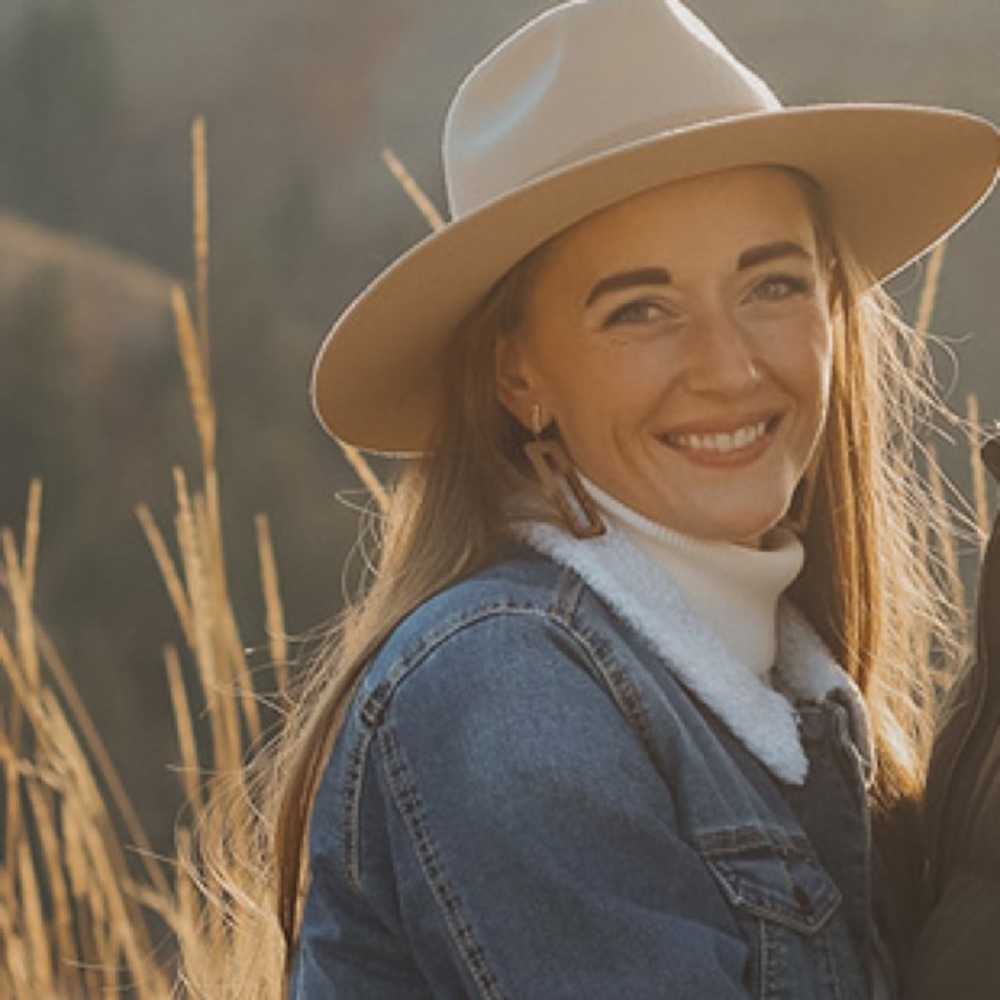 Meet your Posher, Alexis